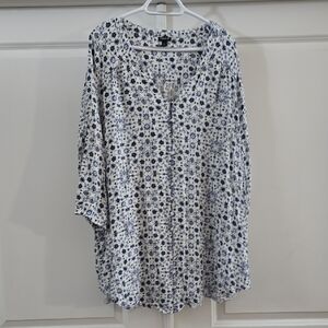 Like New: Torrid Navy and White Floral Top